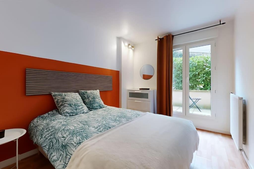 8 Personnes - 4 Rooms - 2 Salle De Bain - Metro 7 & 14 - Porte Italie - Private Car Park- Wifi Le Kremlin-Bicêtre Dış mekan fotoğraf